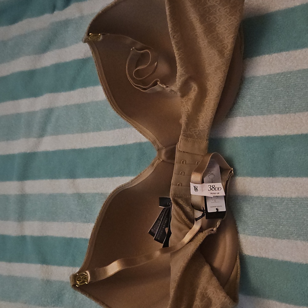 Victoria Bra - Picture 2 of 3